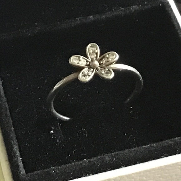 Pandora daisy ring - Picture 1 of 3